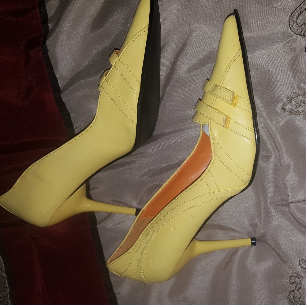 Shoes - Picture 2 of 3